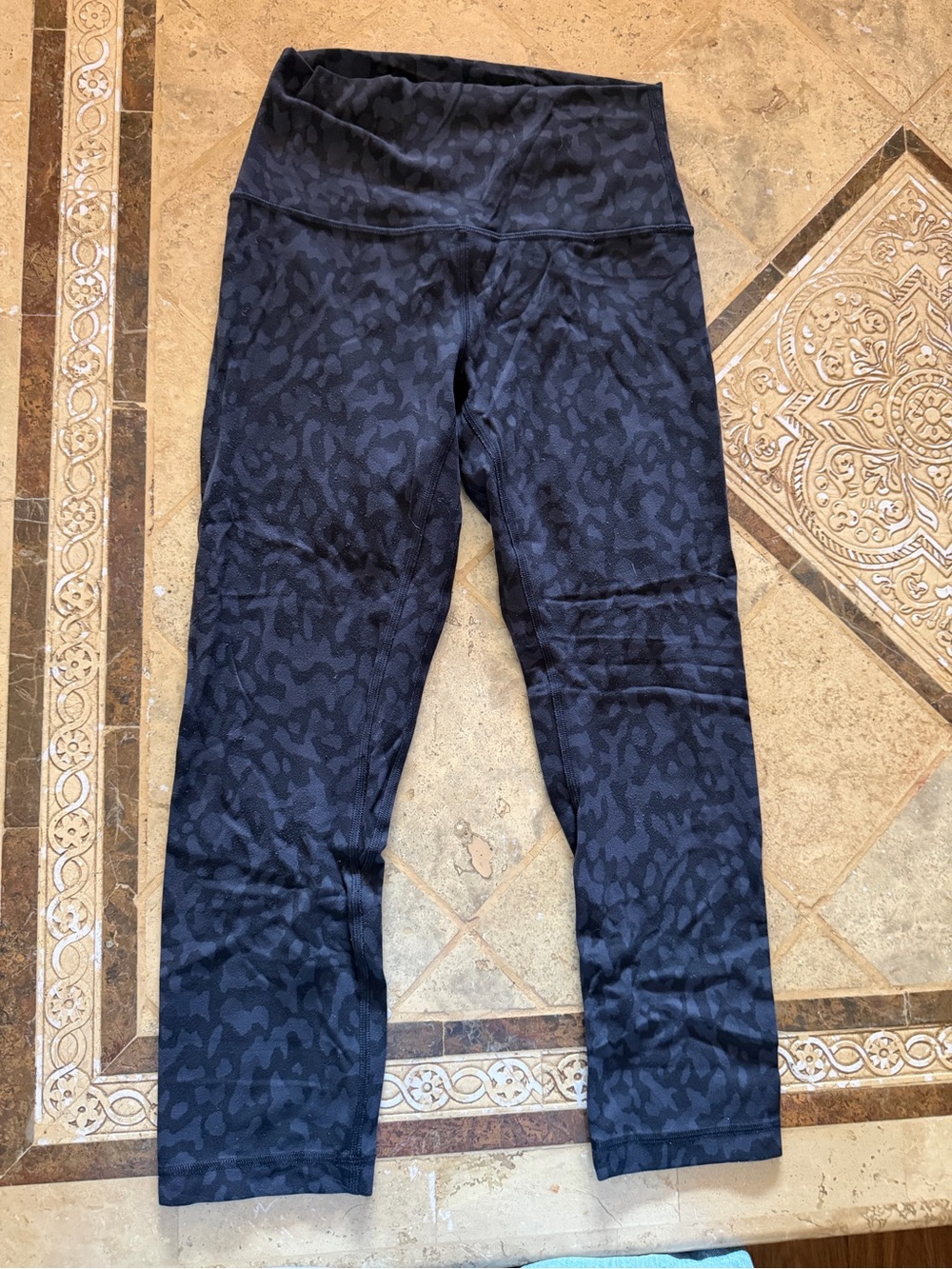 Lululemon Dark Leopard Print High-Rise Leggings – Size 4